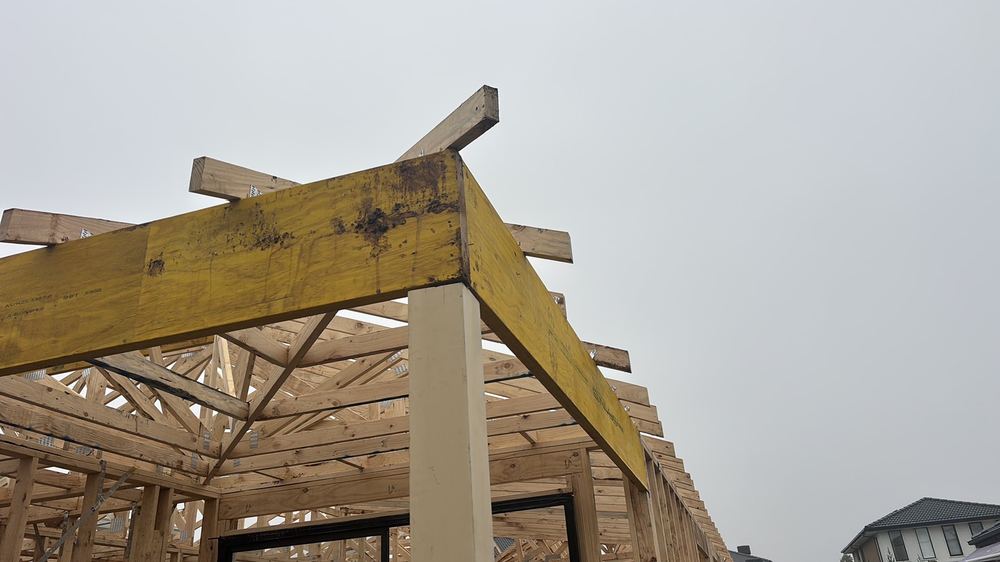Tie down bolt left loose where it should be tensioned, Fraser Rise